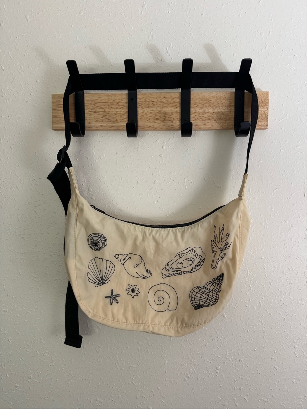 BAGGU Embroidered Shells Crescent